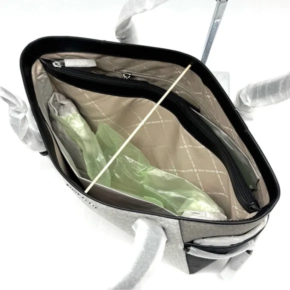 Michael Kors Voyager Large Color-Block Signature Tote Bag - Optic White Multi - Picture 7 of 11